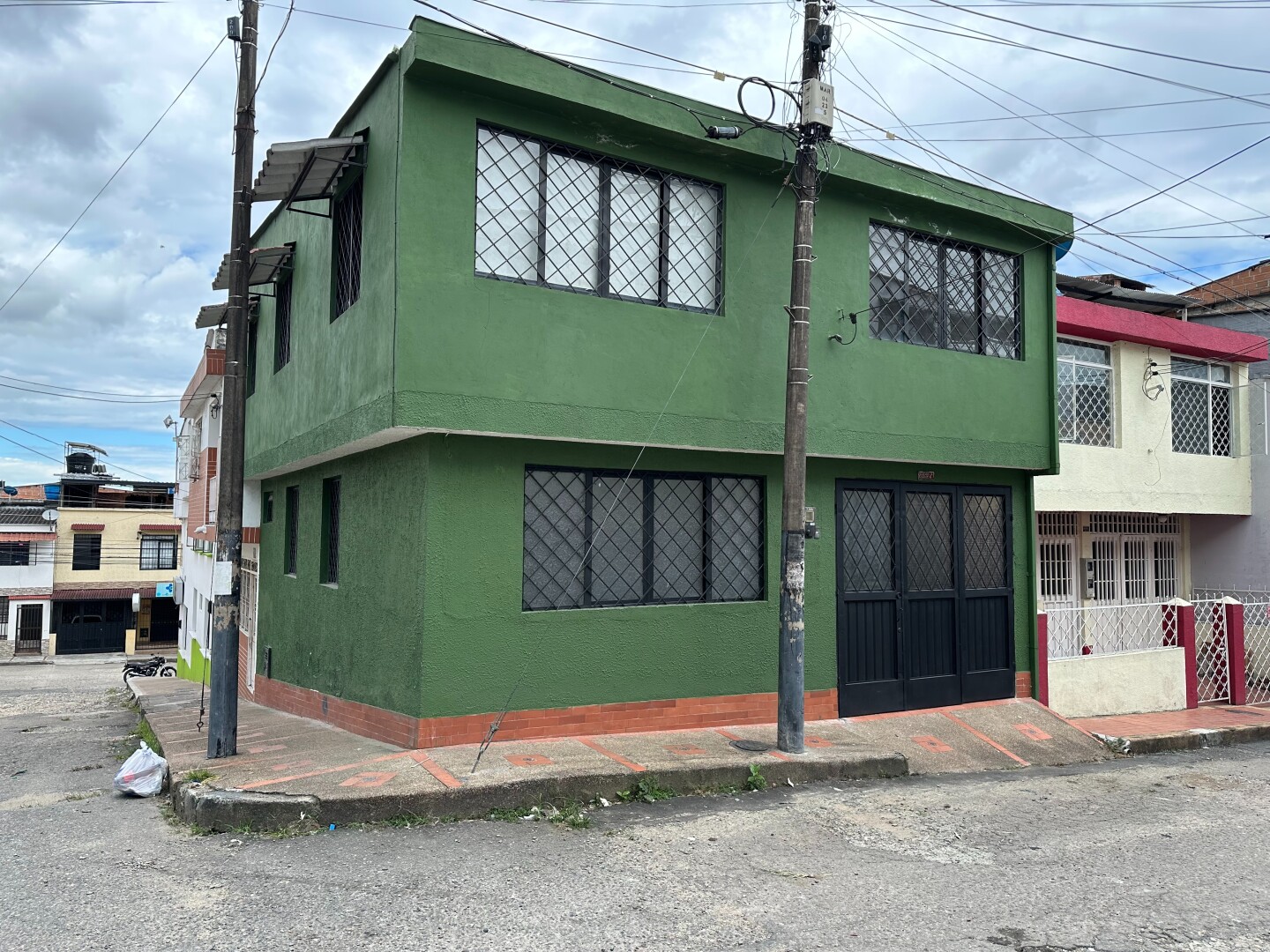 CASA EN VENTA. URBANIZACIÓN ARKANIZA 1 IBAGUÉ.